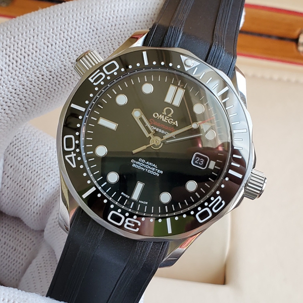 オメガ時計側面デザイン